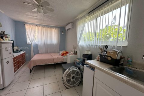 Casa en venta en North Miami, Florida, 4 dormitorios, 141.3 m2 № 1759165 - foto 10
