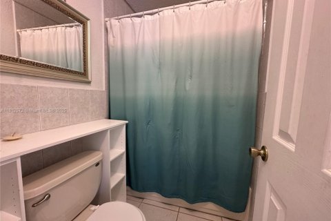 Casa en venta en North Miami, Florida, 4 dormitorios, 141.3 m2 № 1759165 - foto 13
