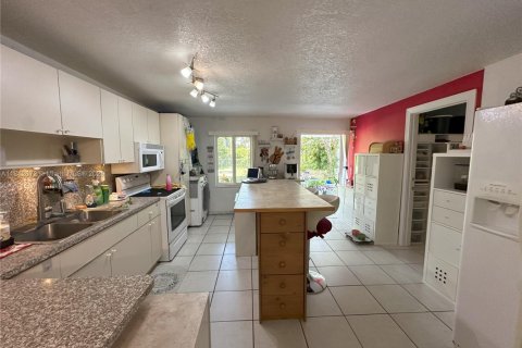 Casa en venta en North Miami, Florida, 4 dormitorios, 141.3 m2 № 1759165 - foto 7
