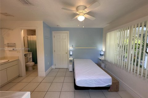 Casa en venta en North Miami, Florida, 4 dormitorios, 141.3 m2 № 1759165 - foto 12