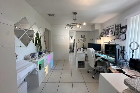Casa en venta en North Miami, Florida, 4 dormitorios, 141.3 m2 № 1759165 - foto 4