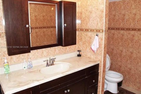 Copropriété à louer à Hallandale Beach, Floride: 1 chambre, 120.77 m2 № 2060701 - photo 13