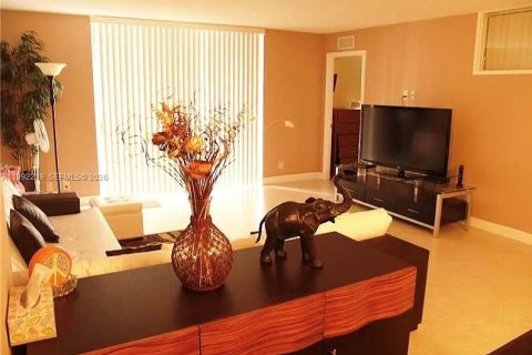 Copropriété à louer à Hallandale Beach, Floride: 1 chambre, 120.77 m2 № 2060701 - photo 3