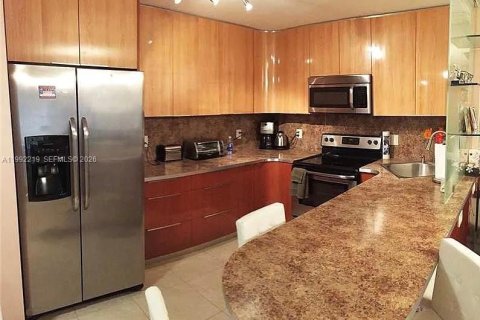 Copropriété à louer à Hallandale Beach, Floride: 1 chambre, 120.77 m2 № 2060701 - photo 6