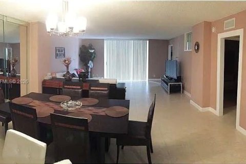 Copropriété à louer à Hallandale Beach, Floride: 1 chambre, 120.77 m2 № 2060701 - photo 16