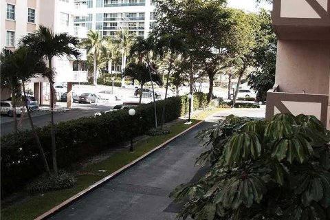 Copropriété à louer à Hallandale Beach, Floride: 1 chambre, 120.77 m2 № 2060701 - photo 23