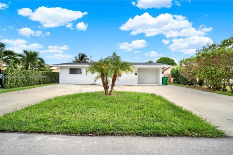 House in Miramar, Florida 4 bedrooms, 149.57 sq.m. № 1945616 - photo 27