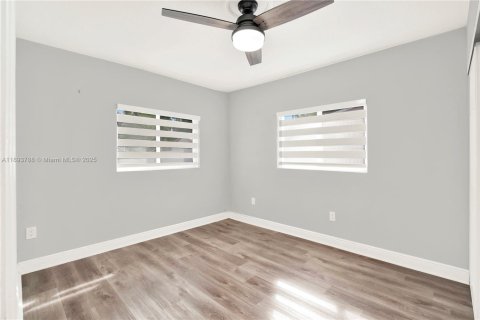 House in Miramar, Florida 4 bedrooms, 149.57 sq.m. № 1945616 - photo 21