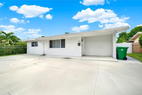 House in Miramar, Florida 4 bedrooms, 149.57 sq.m. № 1945616 - photo 29