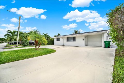 House in Miramar, Florida 4 bedrooms, 149.57 sq.m. № 1945616 - photo 26