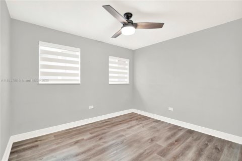 House in Miramar, Florida 4 bedrooms, 149.57 sq.m. № 1945616 - photo 19