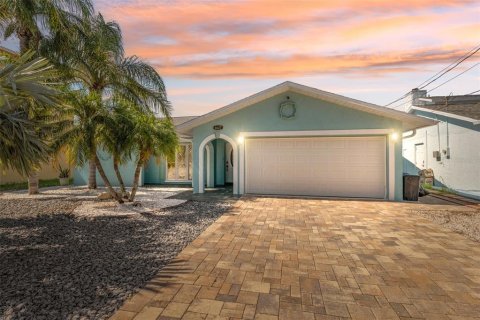 House in Hudson, Florida 2 bedrooms, 131.46 sq.m. № 1853608 - photo 1