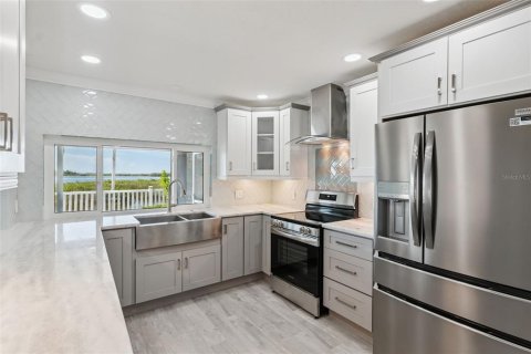 House in Hudson, Florida 2 bedrooms, 131.46 sq.m. № 1853608 - photo 15