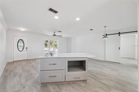 House in Hudson, Florida 2 bedrooms, 131.46 sq.m. № 1853608 - photo 12