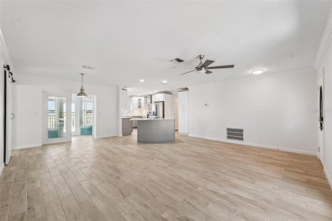 House in Hudson, Florida 2 bedrooms, 131.46 sq.m. № 1853608 - photo 10
