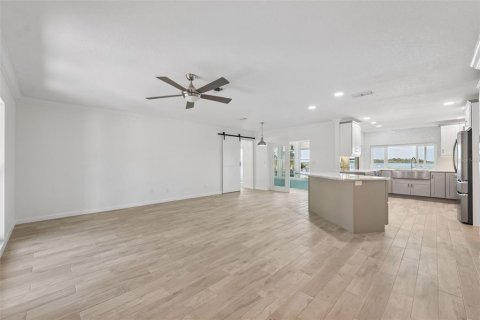 House in Hudson, Florida 2 bedrooms, 131.46 sq.m. № 1853608 - photo 9