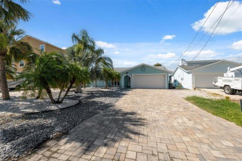 House in Hudson, Florida 2 bedrooms, 131.46 sq.m. № 1853608 - photo 2