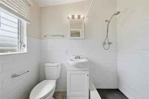 House in Largo, Florida 2 bedrooms, 107.12 sq.m. № 2197535 - photo 20