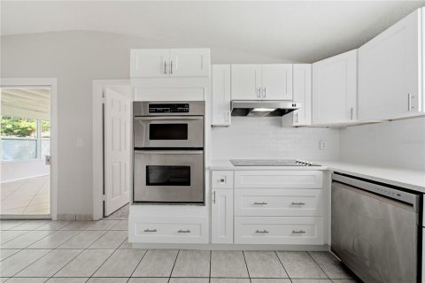House in Largo, Florida 2 bedrooms, 107.12 sq.m. № 2197535 - photo 15