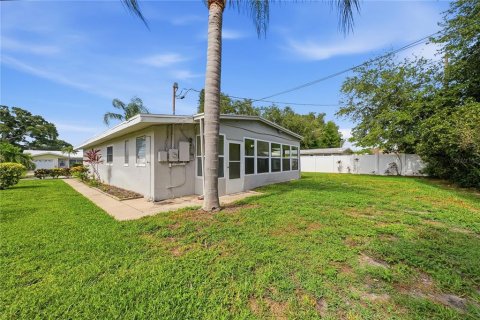 House in Largo, Florida 2 bedrooms, 107.12 sq.m. № 2197535 - photo 25