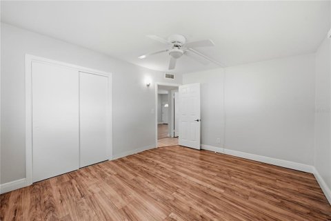 House in Largo, Florida 2 bedrooms, 107.12 sq.m. № 2197535 - photo 17