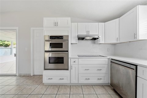 House in Largo, Florida 2 bedrooms, 107.12 sq.m. № 2197535 - photo 13