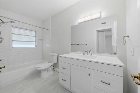 House in Largo, Florida 2 bedrooms, 107.12 sq.m. № 2197535 - photo 21