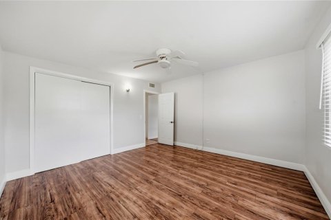 House in Largo, Florida 2 bedrooms, 107.12 sq.m. № 2197535 - photo 19