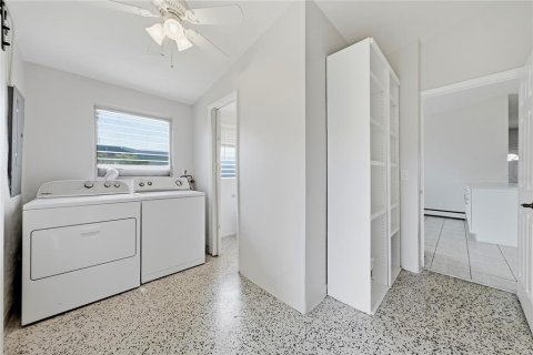 House in Largo, Florida 2 bedrooms, 107.12 sq.m. № 2197535 - photo 24