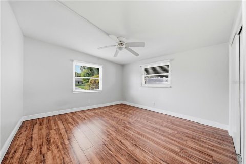 House in Largo, Florida 2 bedrooms, 107.12 sq.m. № 2197535 - photo 18