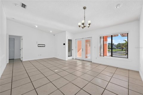 Villa ou maison à vendre à Miami, Floride: 4 chambres, 155.52 m2 № 2413952 - photo 8