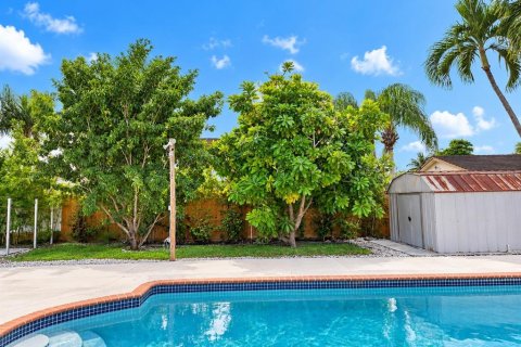 Villa ou maison à vendre à Miami, Floride: 4 chambres, 155.52 m2 № 2413952 - photo 3