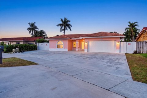 Villa ou maison à Miami, Floride 4 chambres, 155.52 m2 № 2413952