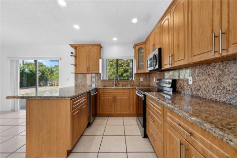 Villa ou maison à vendre à Miami, Floride: 4 chambres, 155.52 m2 № 2413952 - photo 18