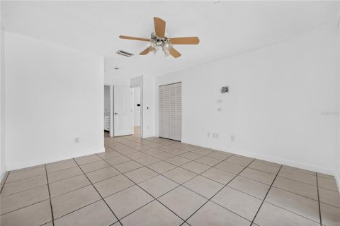 Villa ou maison à vendre à Miami, Floride: 4 chambres, 155.52 m2 № 2413952 - photo 12