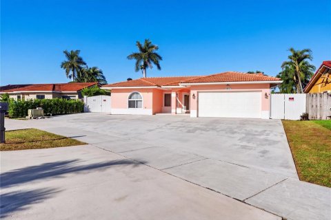 Villa ou maison à vendre à Miami, Floride: 4 chambres, 155.52 m2 № 2413952 - photo 5