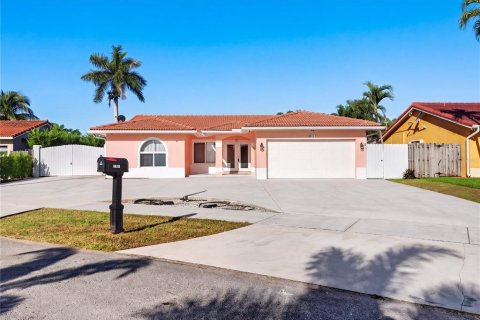 Villa ou maison à vendre à Miami, Floride: 4 chambres, 155.52 m2 № 2413952 - photo 6