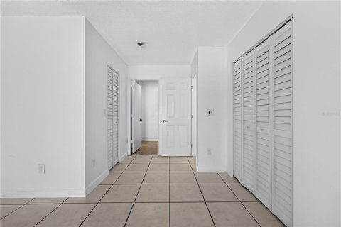 Villa ou maison à vendre à Miami, Floride: 4 chambres, 155.52 m2 № 2413952 - photo 13