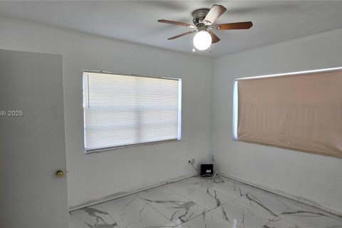 Снять в аренду виллу или дом в Майами, Флорида 2 спальни, 111.48м2, № 1965969 - фото 13