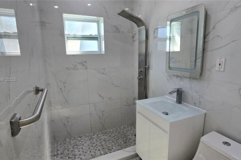 Снять в аренду виллу или дом в Майами, Флорида 2 спальни, 111.48м2, № 1965969 - фото 10