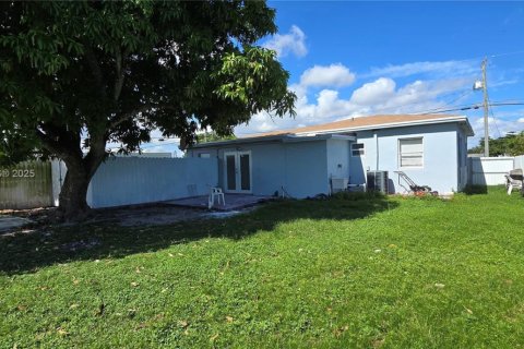 Снять в аренду виллу или дом в Майами, Флорида 2 спальни, 111.48м2, № 1965969 - фото 20