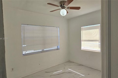 Снять в аренду виллу или дом в Майами, Флорида 2 спальни, 111.48м2, № 1965969 - фото 12