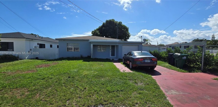 Дом в Майами, Флорида 2 спальни, 111.48м2 № 1965969