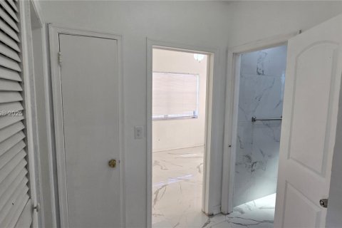 Снять в аренду виллу или дом в Майами, Флорида 2 спальни, 111.48м2, № 1965969 - фото 8