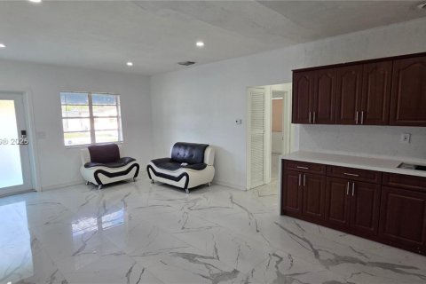 Снять в аренду виллу или дом в Майами, Флорида 2 спальни, 111.48м2, № 1965969 - фото 6