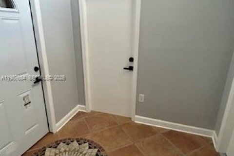 Propiedad comercial en Miami, Florida 1 dormitorio, 52.3 m2 № 2011360