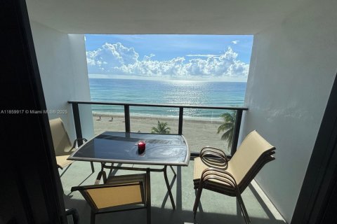 Copropriété à louer à Hollywood, Floride: 2 chambres, 130.06 m2 № 1892094 - photo 12