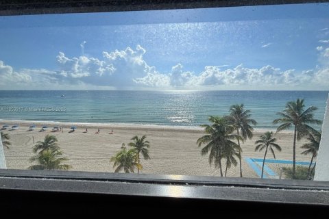 Copropriété à louer à Hollywood, Floride: 2 chambres, 130.06 m2 № 1892094 - photo 30