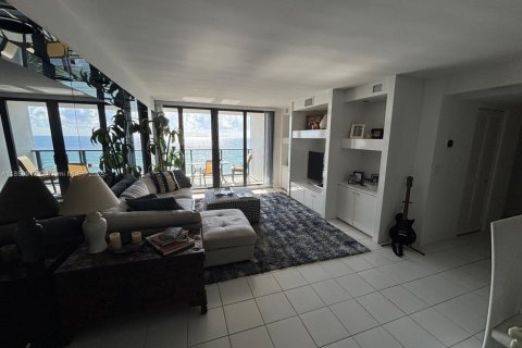 Copropriété à louer à Hollywood, Floride: 2 chambres, 130.06 m2 № 1892094 - photo 10