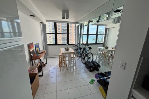 Copropriété à louer à Hollywood, Floride: 2 chambres, 130.06 m2 № 1892094 - photo 18
